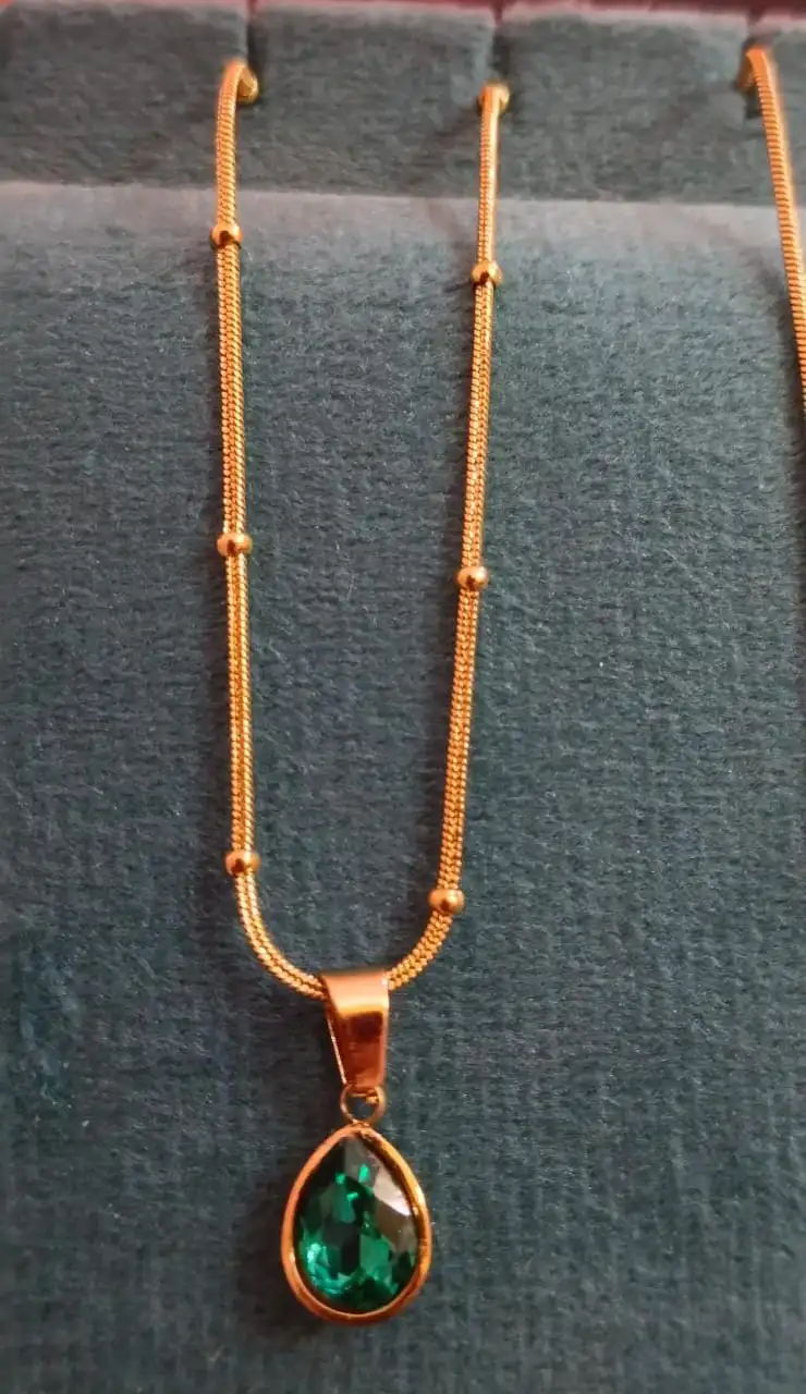 Emerald pendant necklace from Saj Kotha